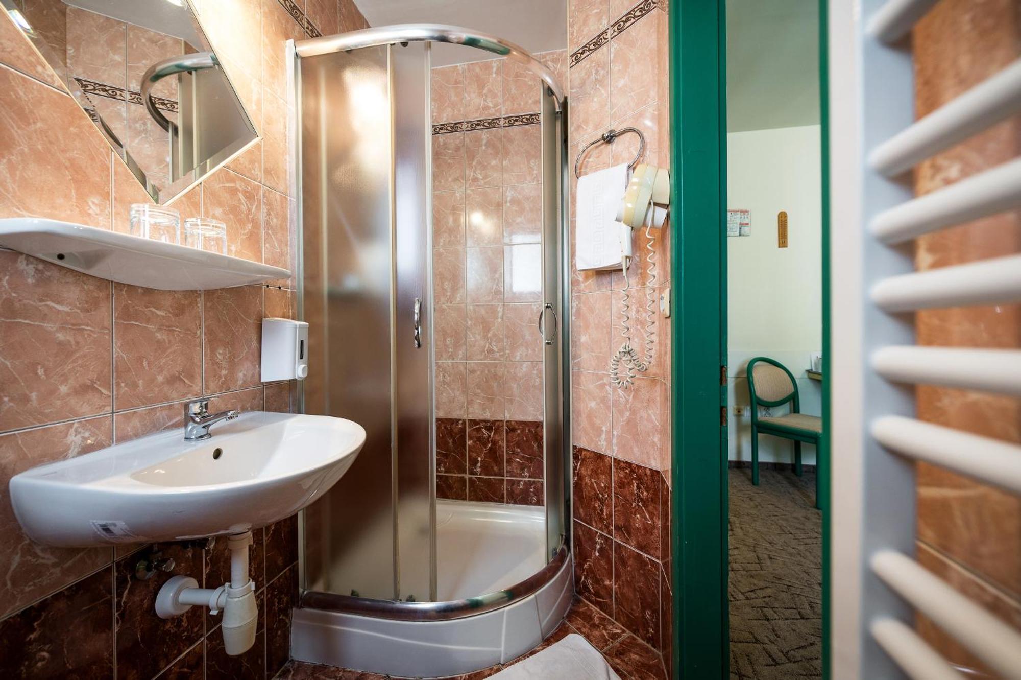 Sfântu-Gheorghe Hotel Sugas מראה חיצוני תמונה