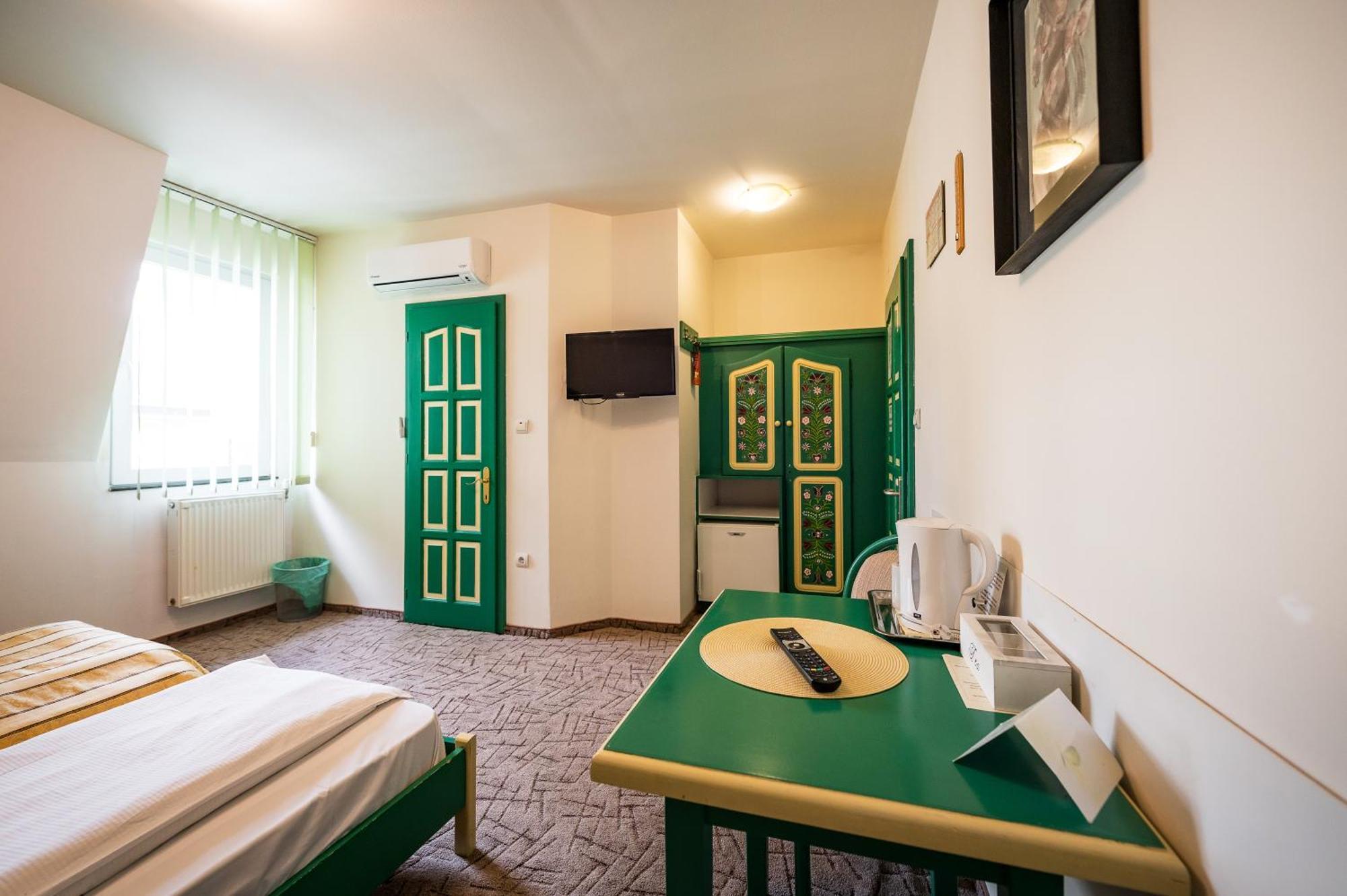 Sfântu-Gheorghe Hotel Sugas מראה חיצוני תמונה