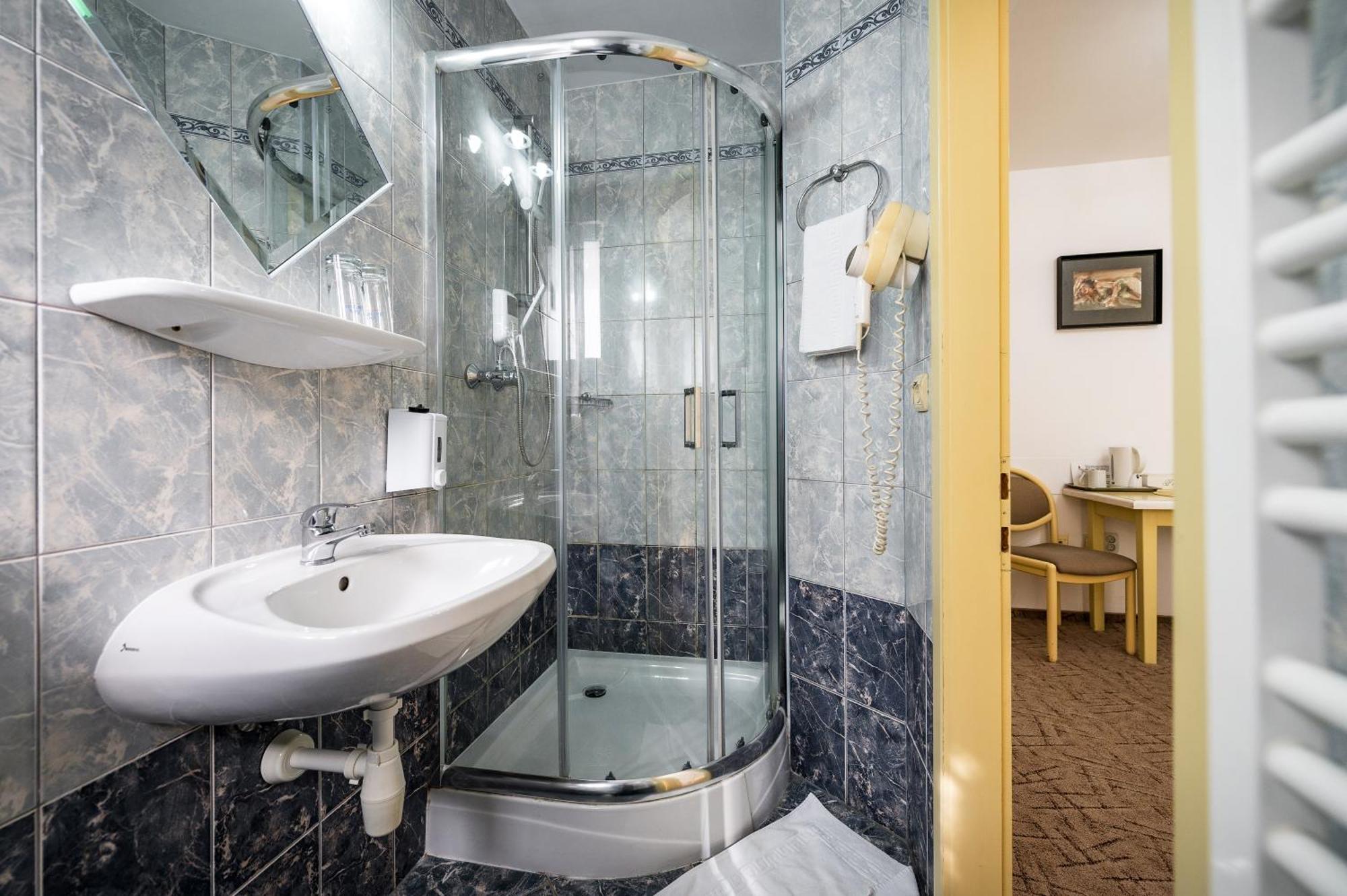 Sfântu-Gheorghe Hotel Sugas מראה חיצוני תמונה