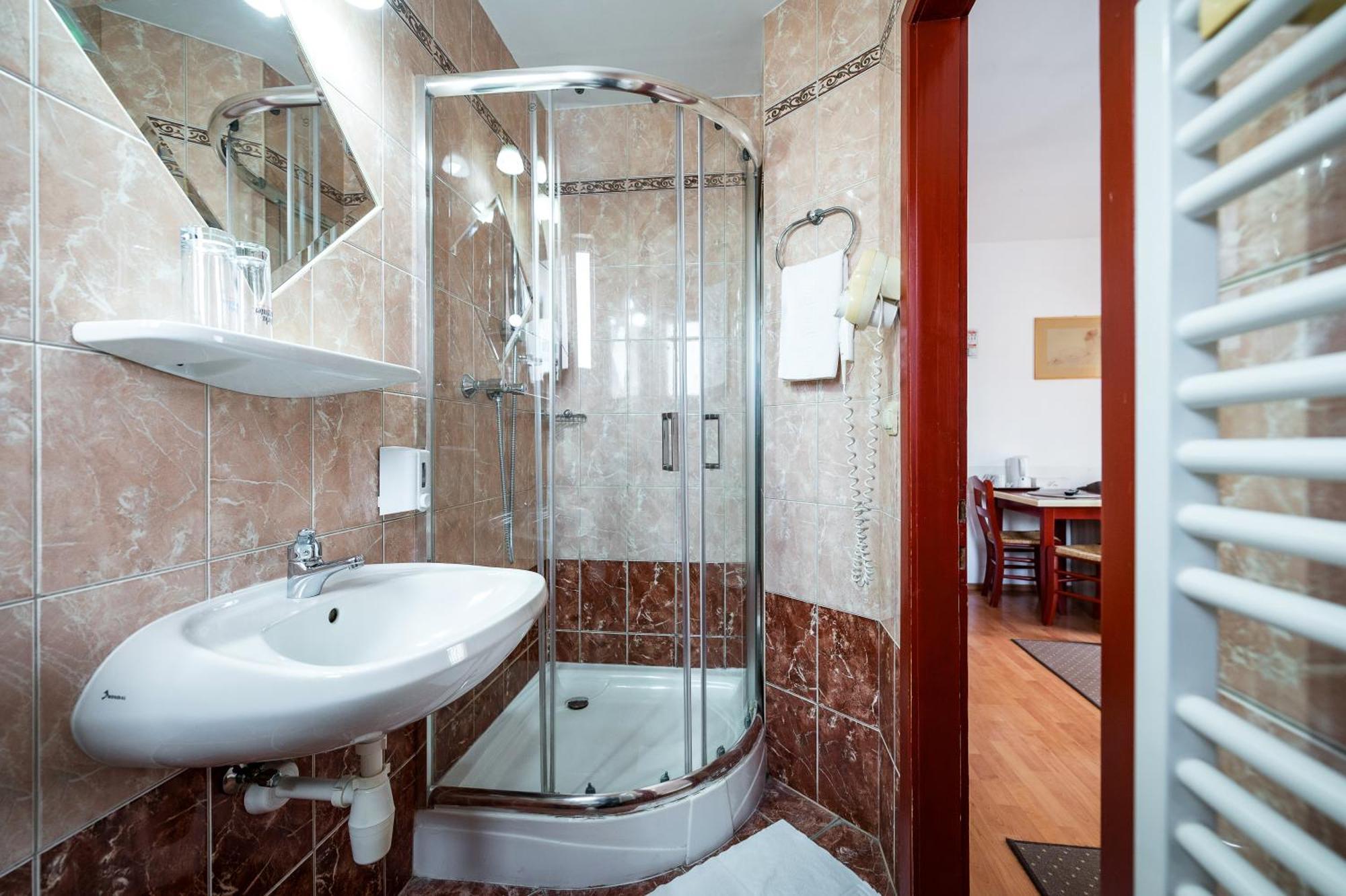 Sfântu-Gheorghe Hotel Sugas מראה חיצוני תמונה