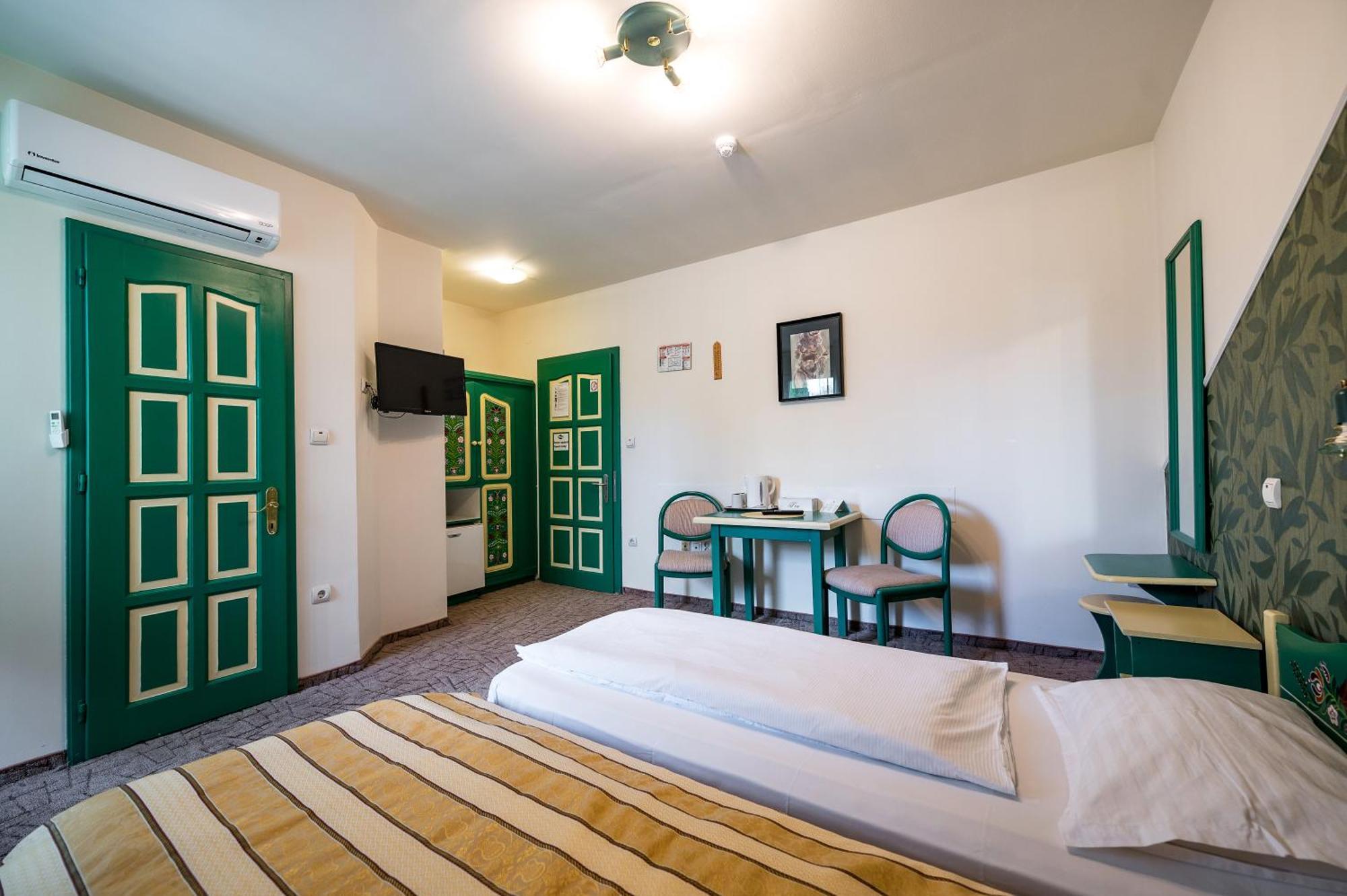 Sfântu-Gheorghe Hotel Sugas מראה חיצוני תמונה