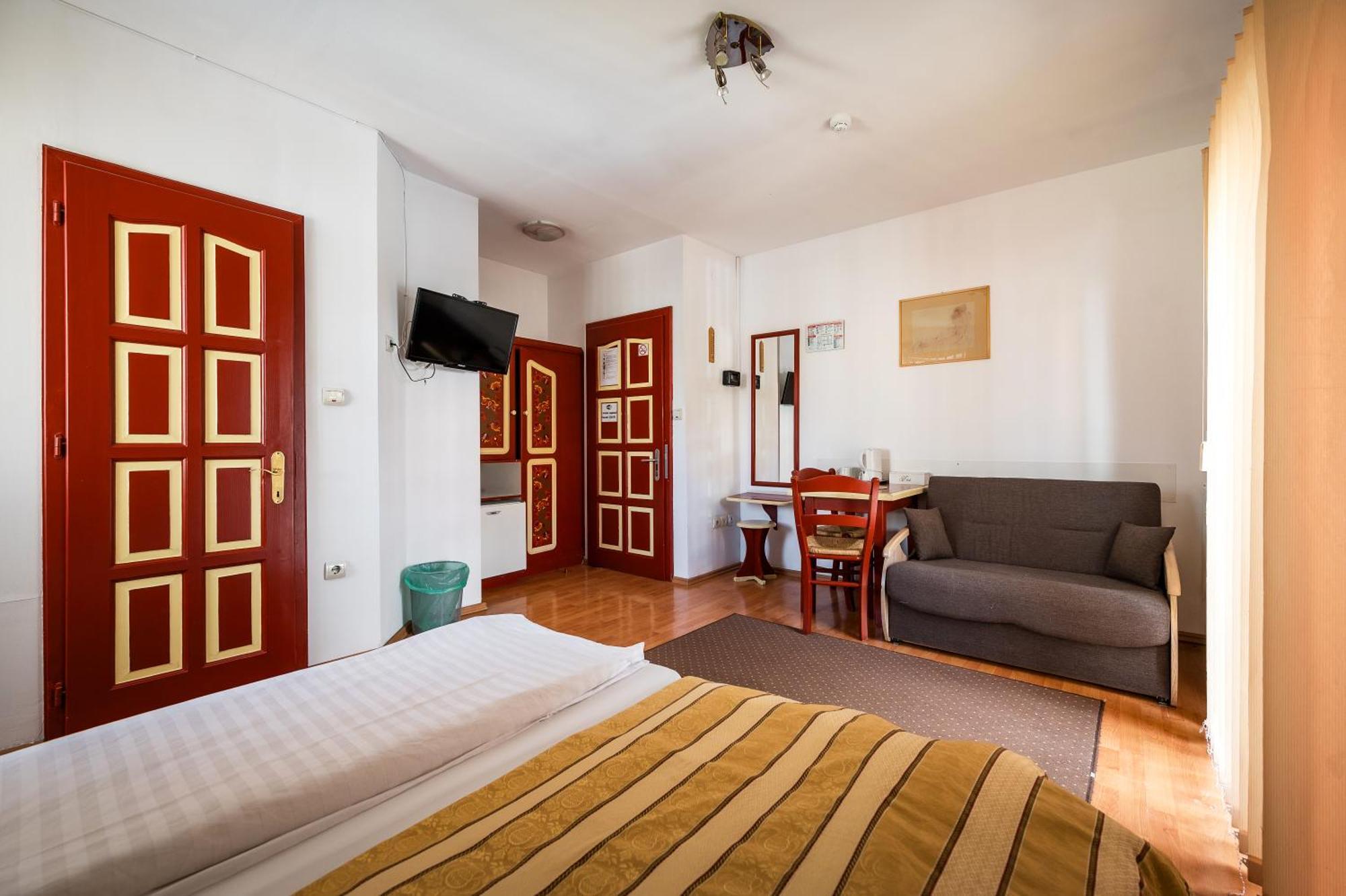 Sfântu-Gheorghe Hotel Sugas מראה חיצוני תמונה