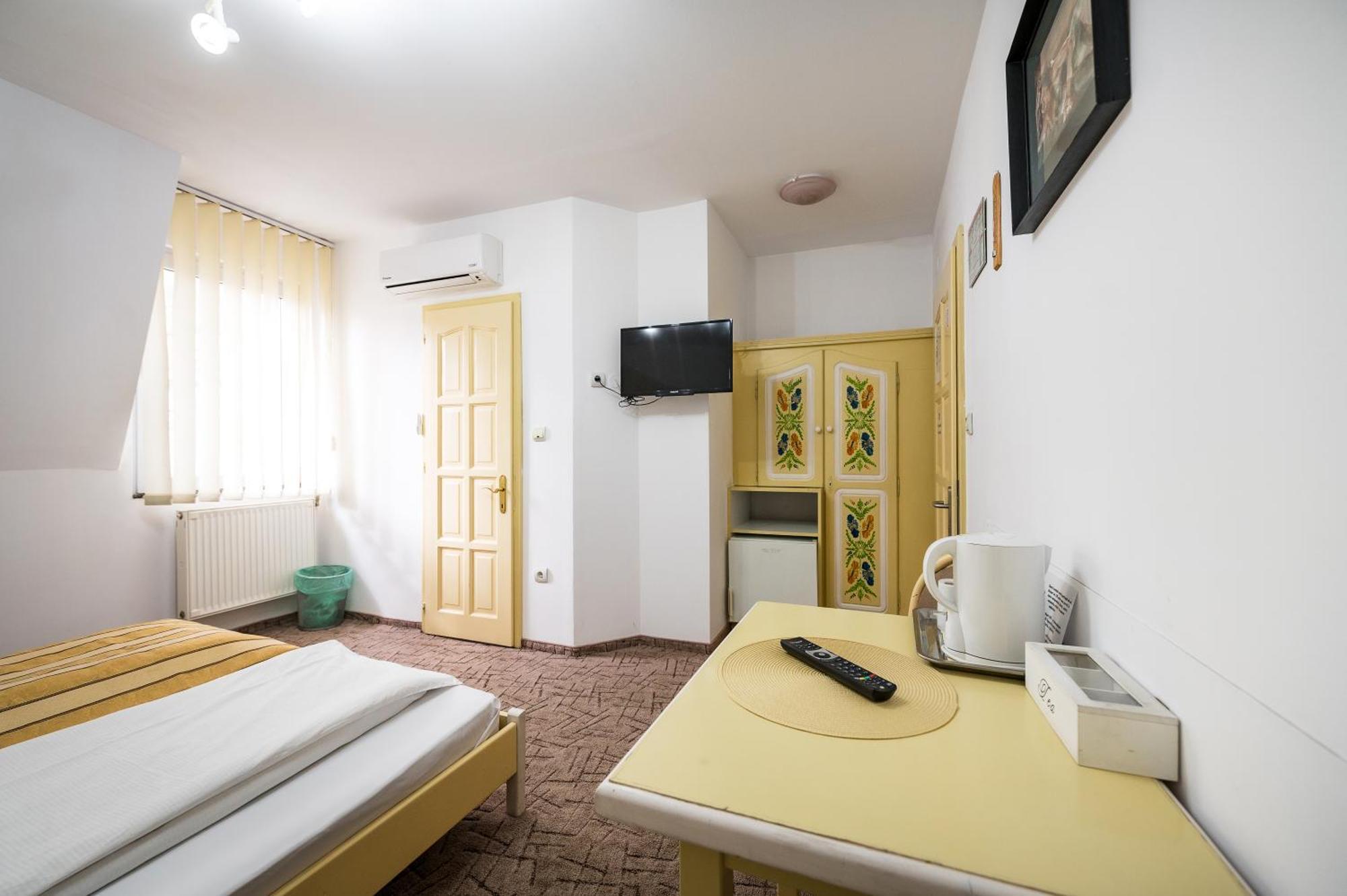 Sfântu-Gheorghe Hotel Sugas מראה חיצוני תמונה
