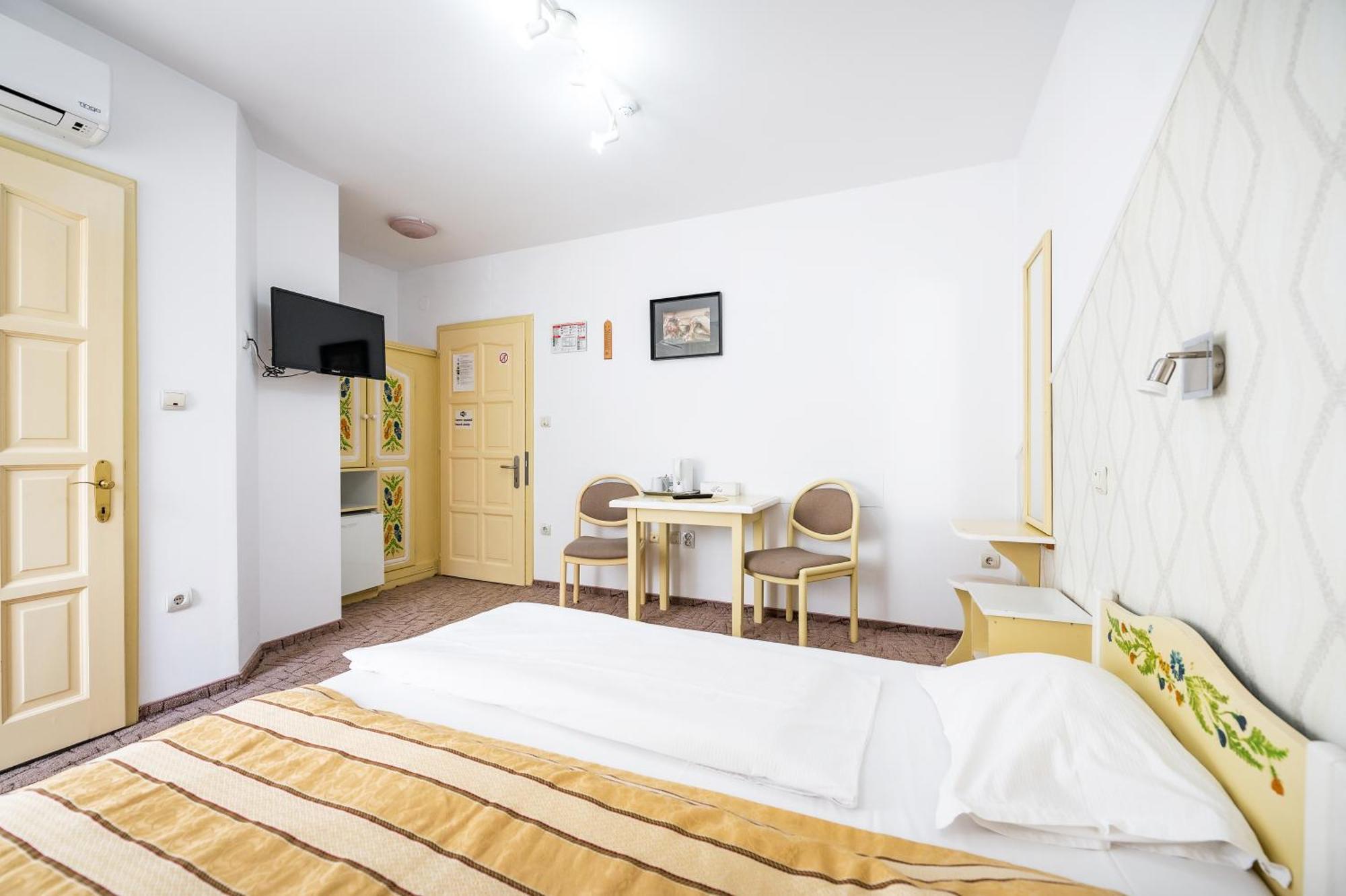 Sfântu-Gheorghe Hotel Sugas מראה חיצוני תמונה