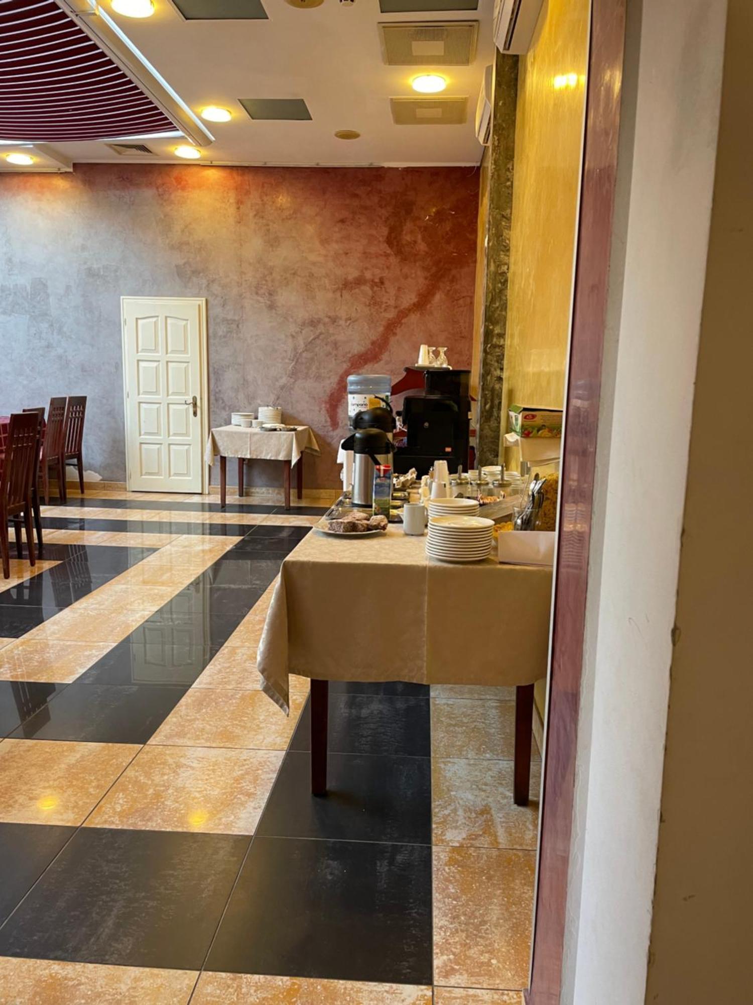 Sfântu-Gheorghe Hotel Sugas מראה חיצוני תמונה