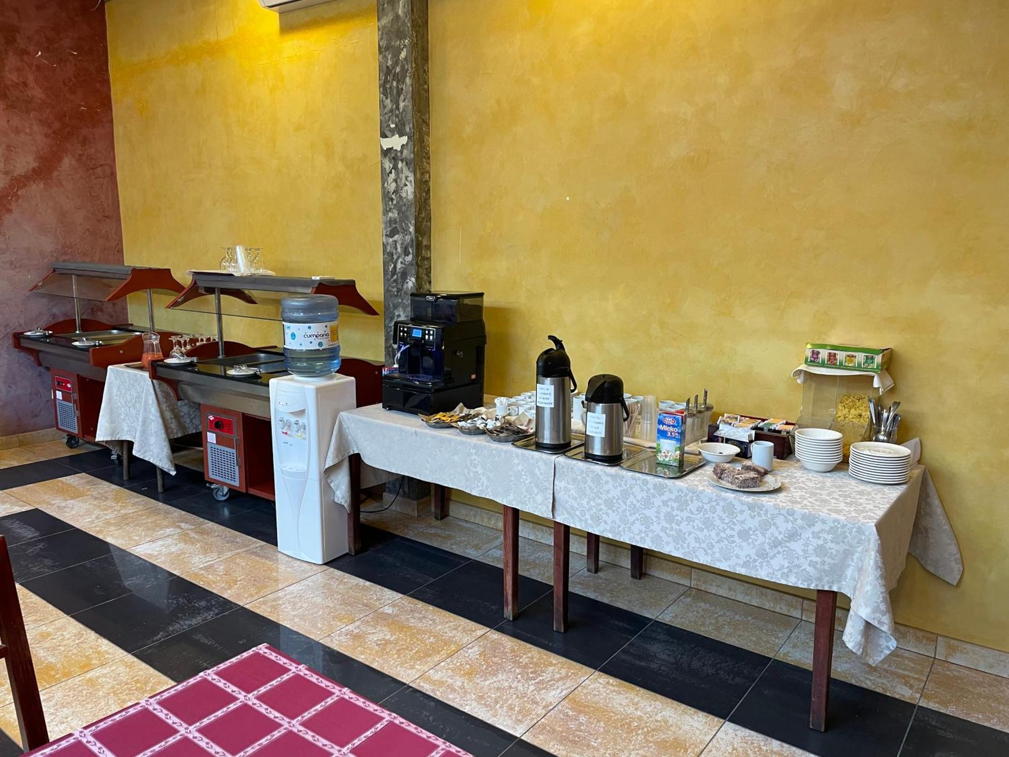Sfântu-Gheorghe Hotel Sugas מראה חיצוני תמונה